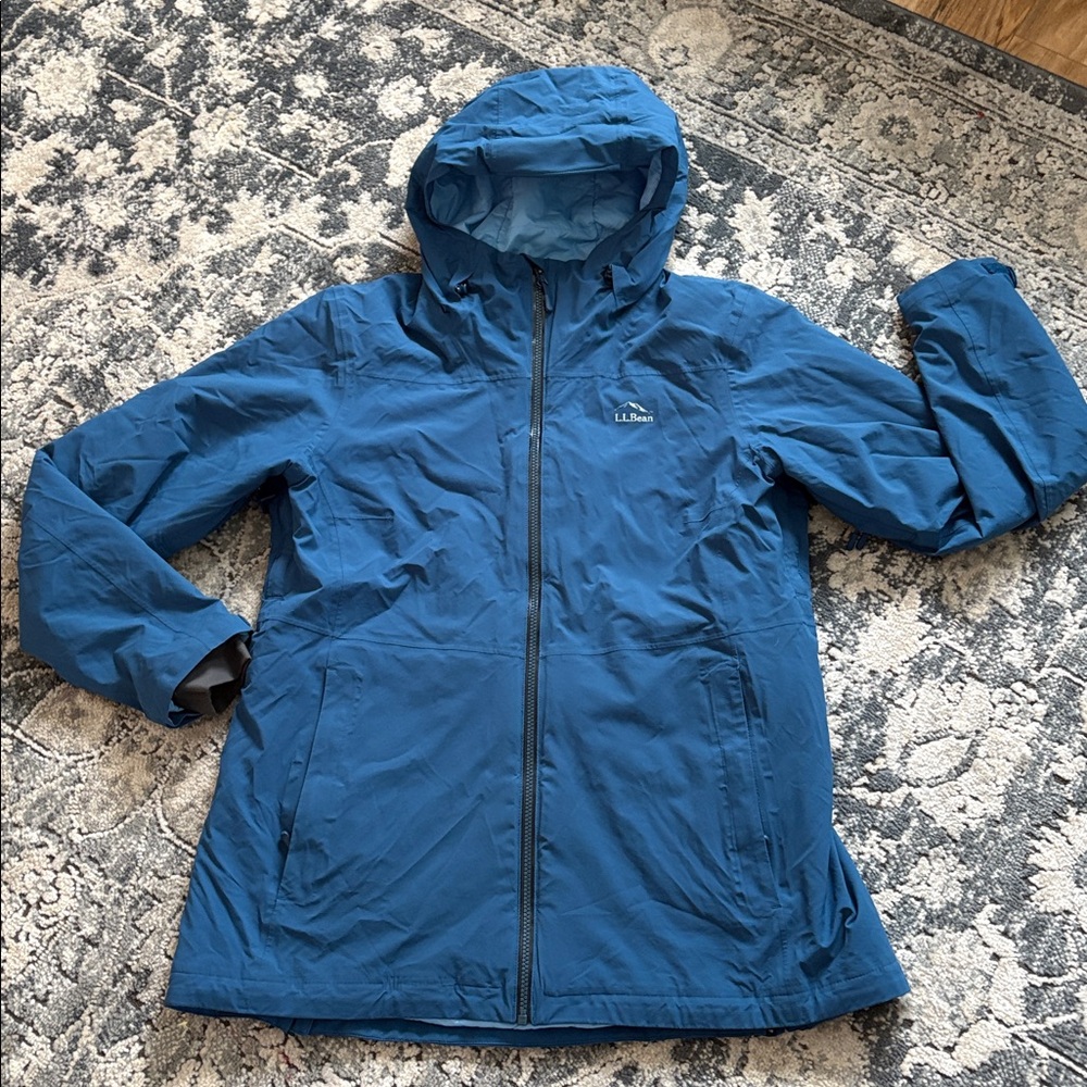 LL Bean Women's Waterproof PrimaLoft Packaway Jacket in dark marine blue - Picture 2 of 12